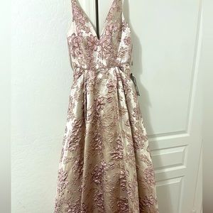 brand new dress, never worn. perfect for prom!🌸